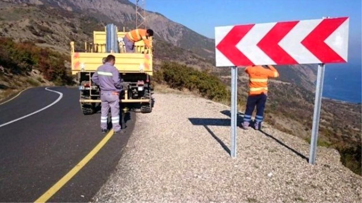 Uçmakdere Yolunda Korkuluk, Levha ve Çizgi Çalışmaları Tamamlandı