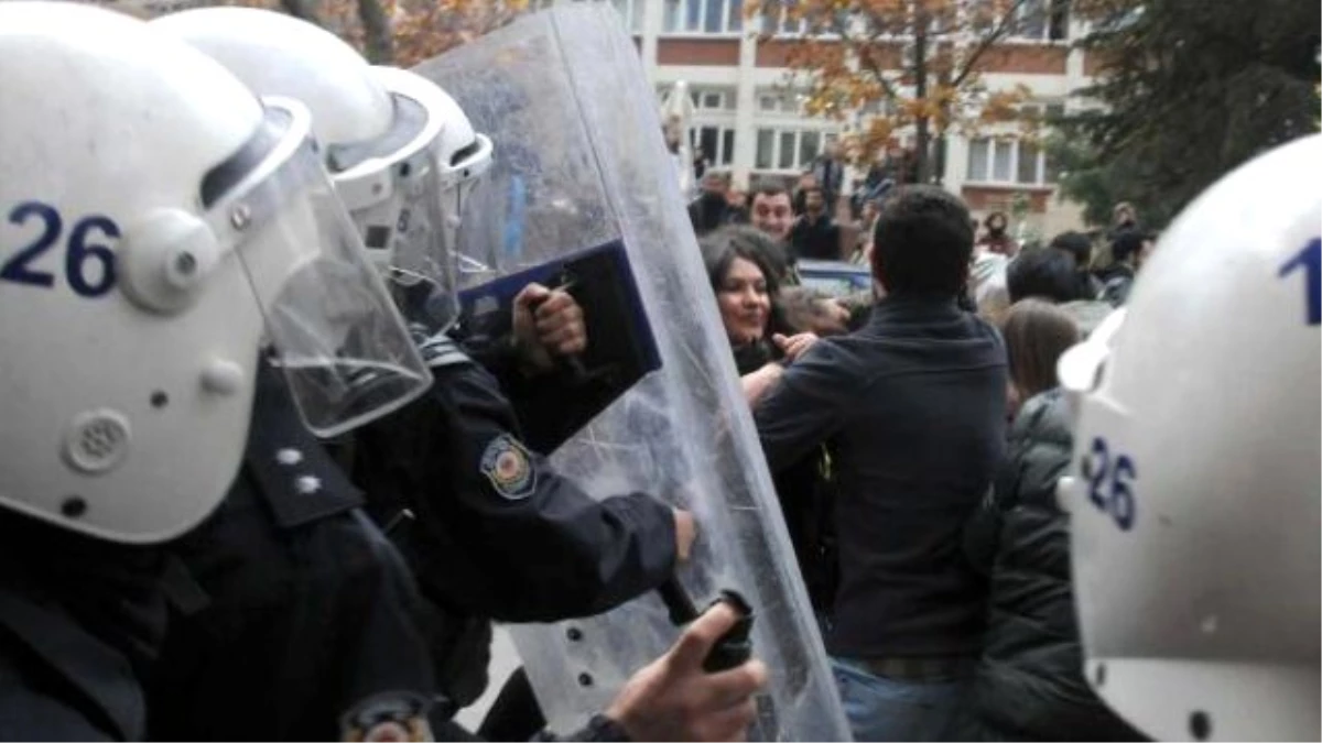 Anadolu Üniversitesi\'nde Vali Protestosunda 4 Öğrenci Gözaltına Alındı