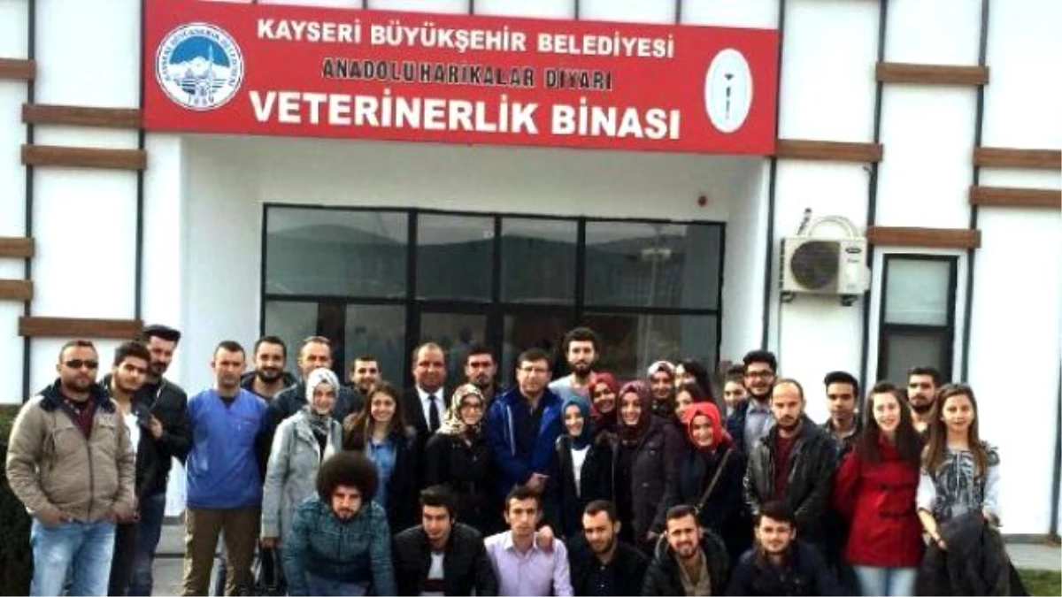 Veterinerlik Öğrencilerine Hayvanat Bahçesinde Ders