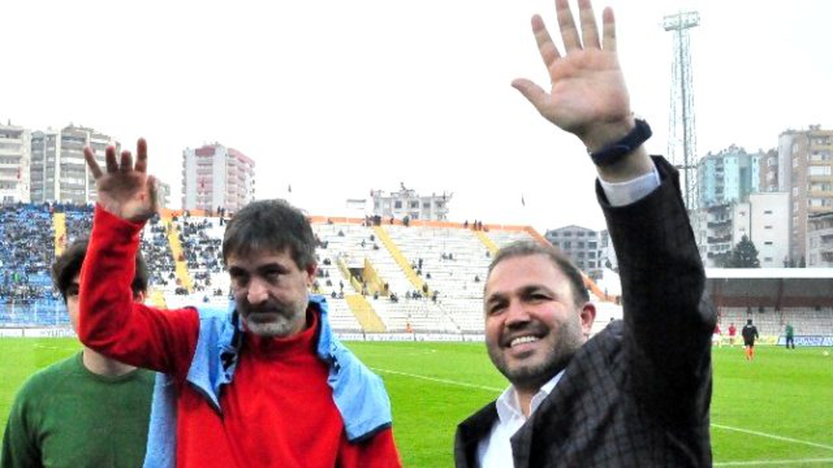 Adana Demirspor\'dan Emektarlara Plaket