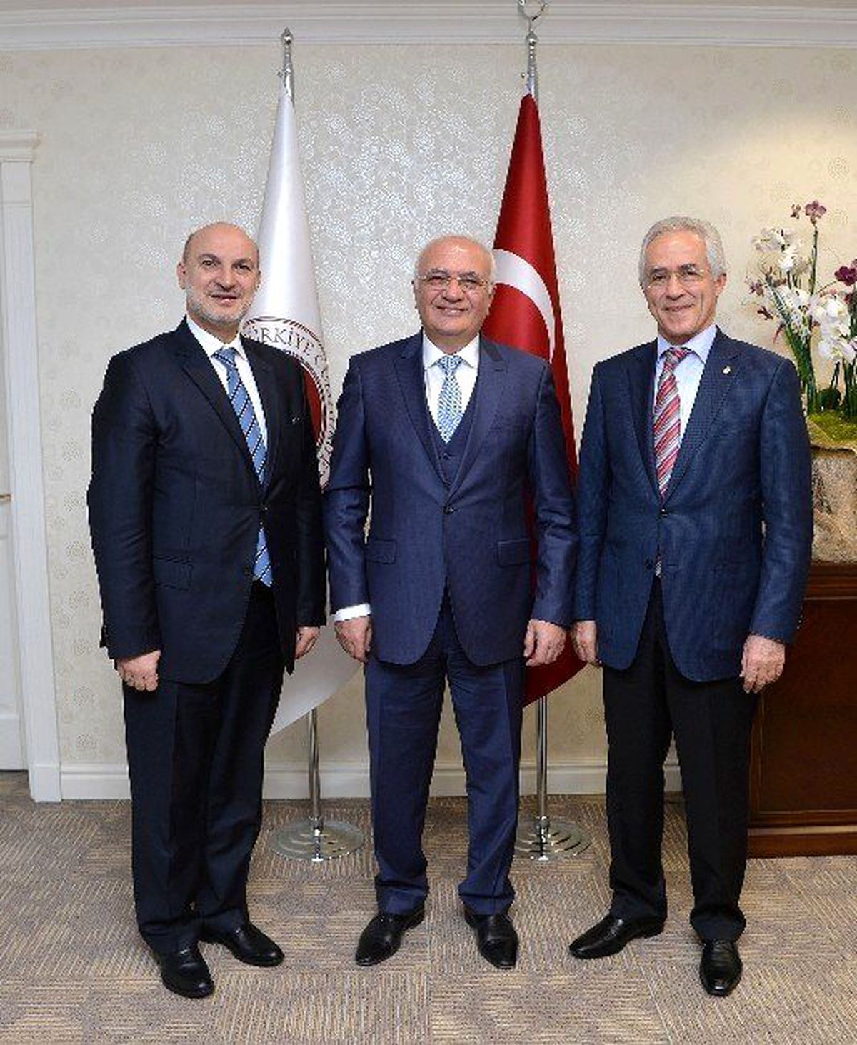 Bakan Elikaş, Deik Başkanı Vardan\'ı Kabul Etti