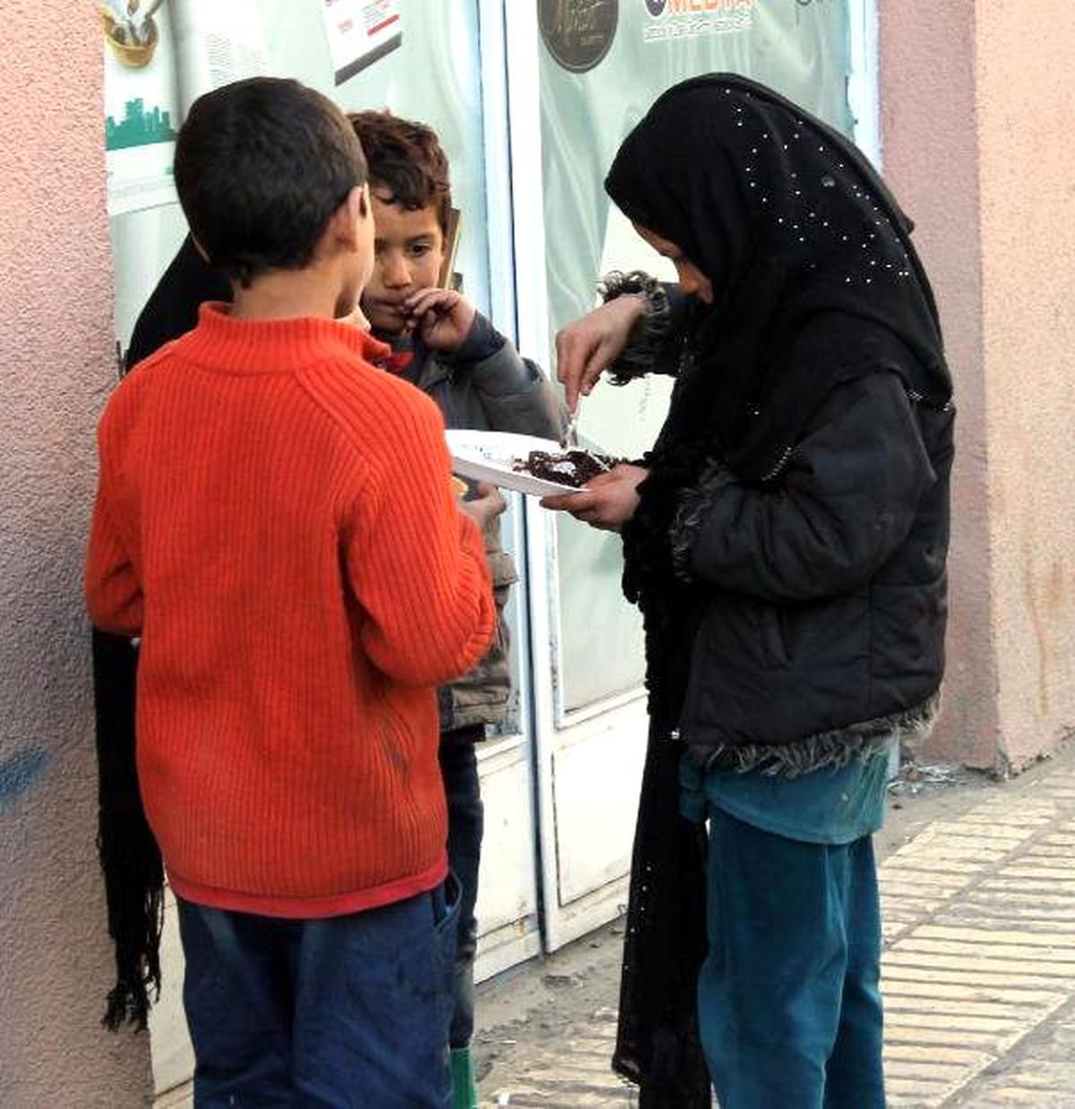 Bir Dilim Pastaya Kardeş Payı