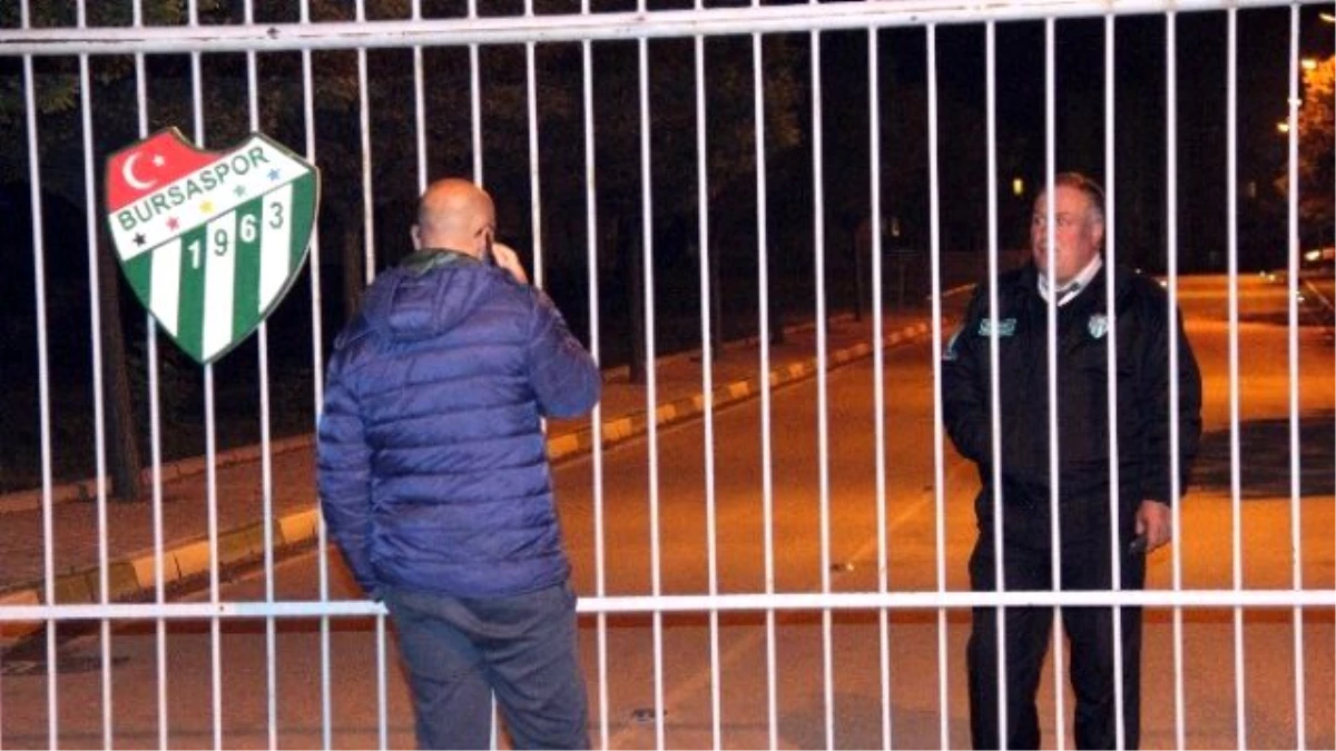 Bursaspor Taraftarından "İstifa" Protestosu