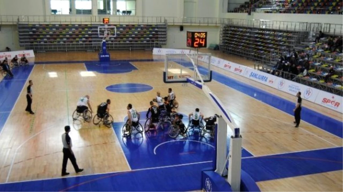Büyükşehir Basketbol Takımı Zirveye Oynuyor