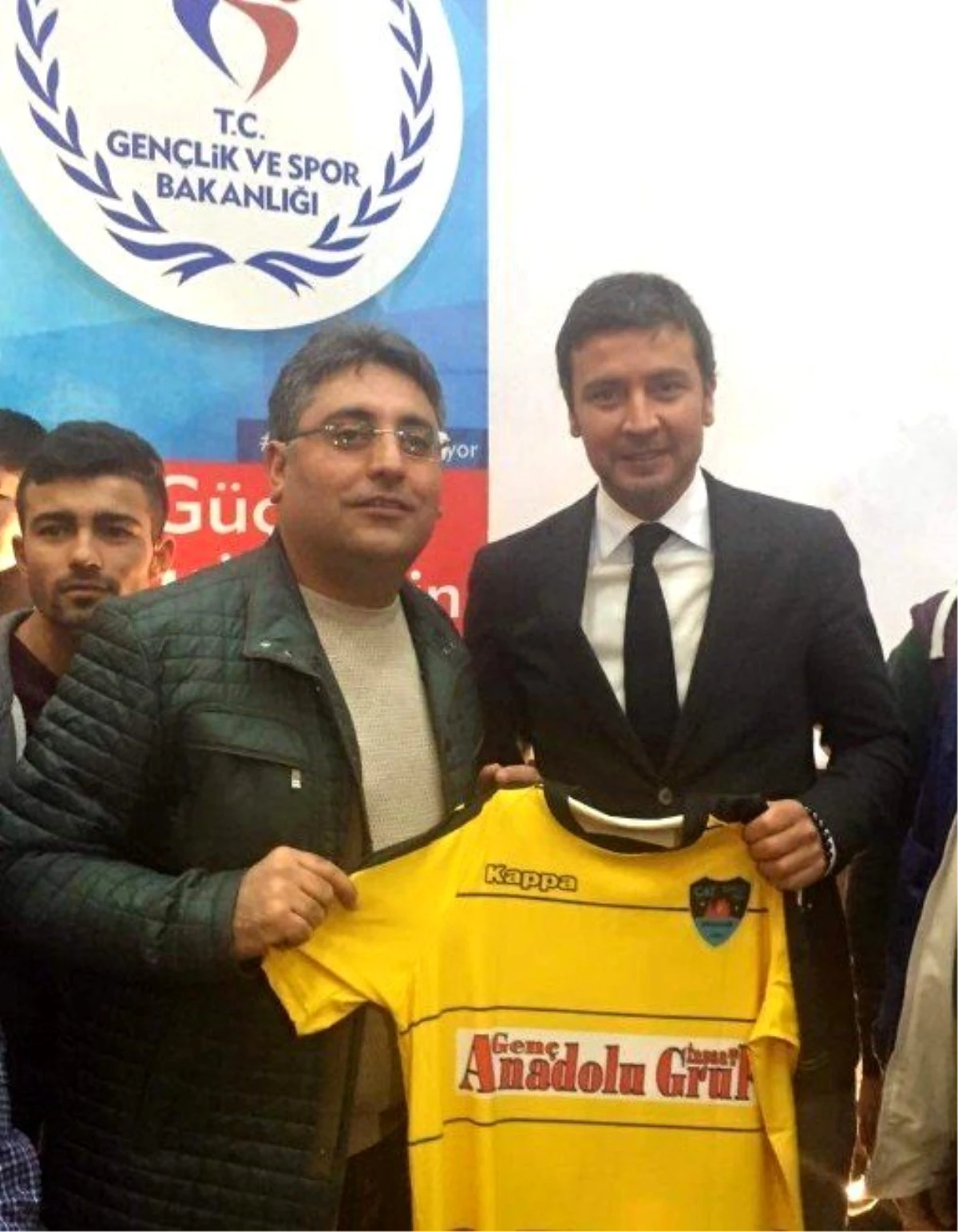 Çat Belediye Başkanı Duru\'dan, Futbolcu Hürriyet\'e Transfer Teklifi