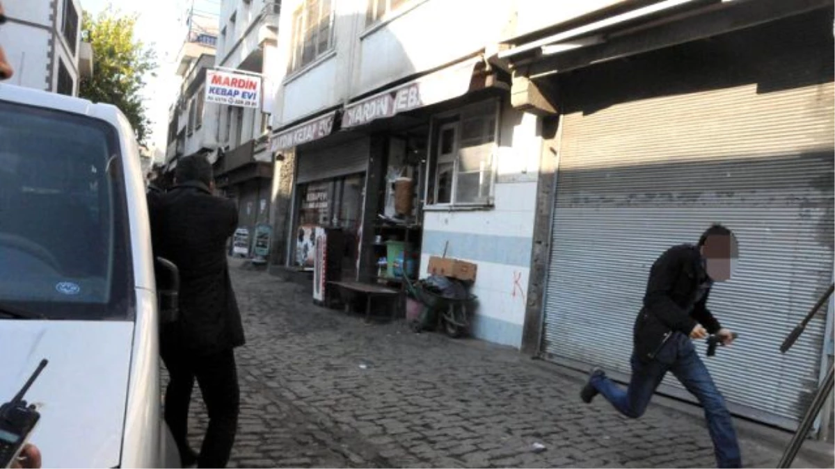 Diyarbakır\'daki Saldırının Başlangıç Anı MOBESE Kamerasında