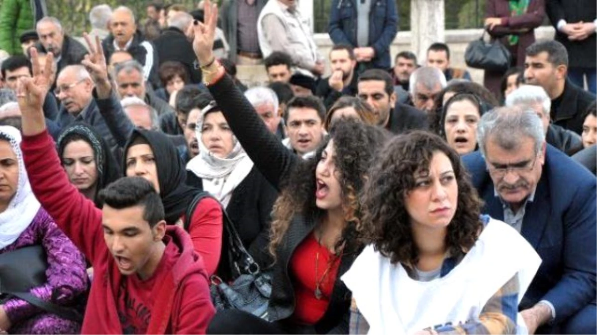 Gaziantep\'te, Tahir Elçi ve Can Dündar Protestosu