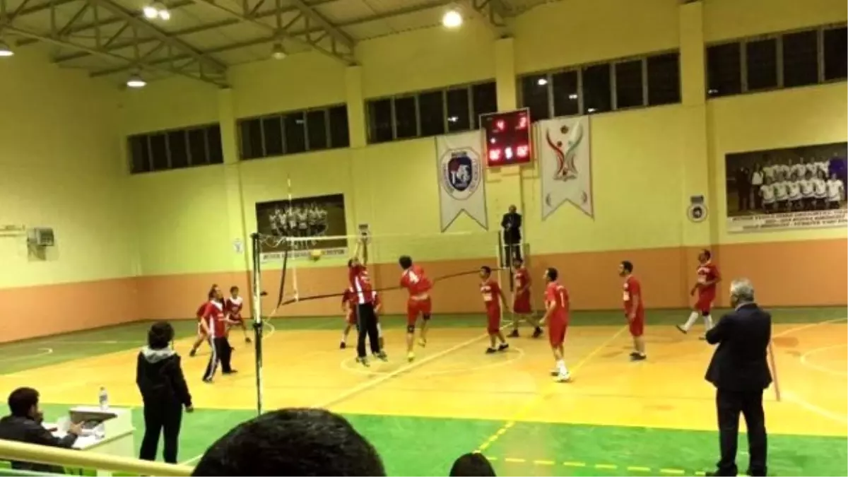 Hüyük\'te Voleybol Turnuvası Heyecanı