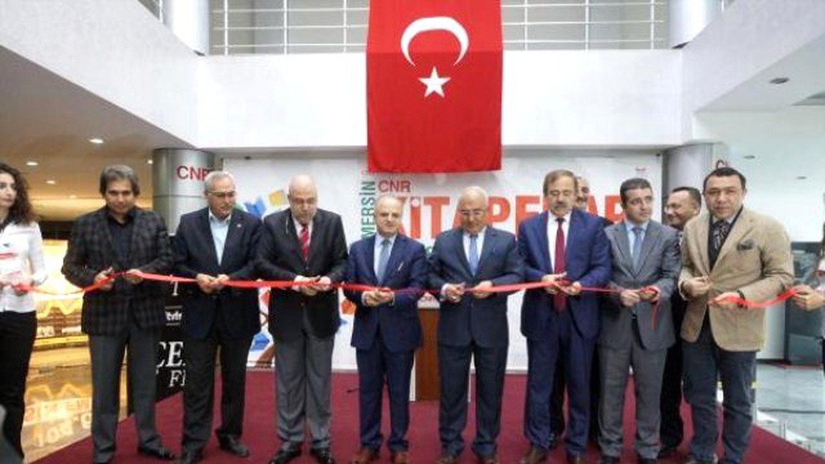 Mersin Kitap Fuarı\'na Gençlerden Büyük İlgi