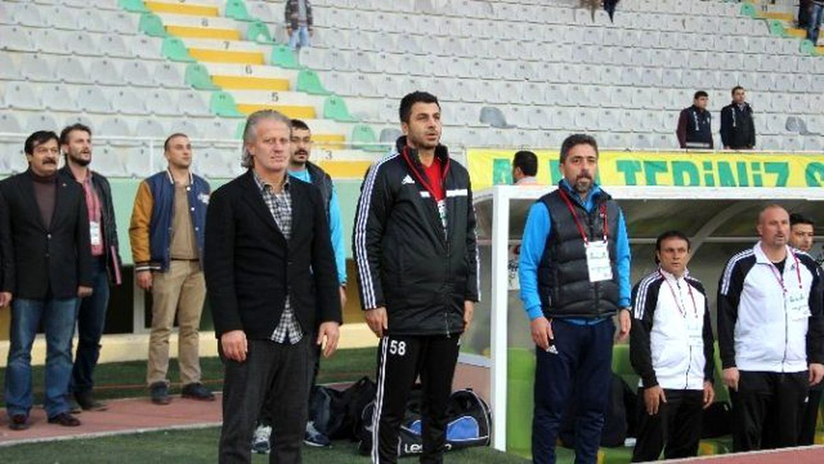 Tugay Kerimoğlu Tribünde 17 Dakika Kalabildi