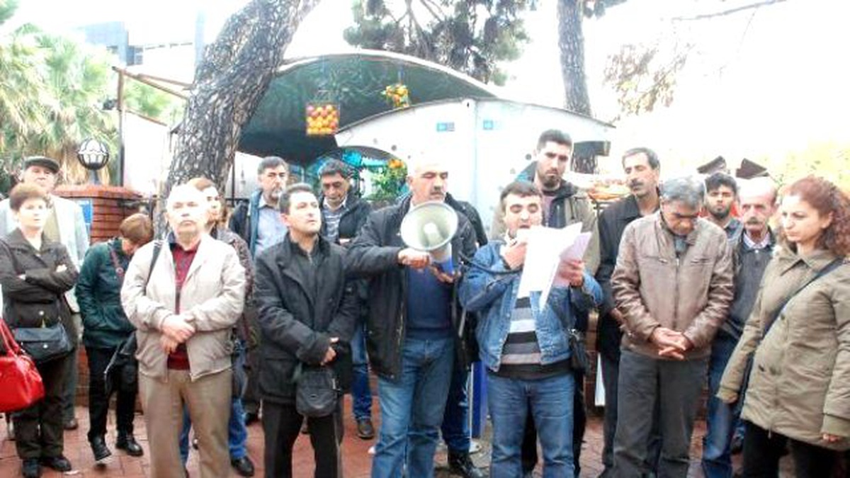 Akhisar\'da Gazetecilerin Tutuklanması ve Elçi\'nin Öldürülmesi Protesto Edildi