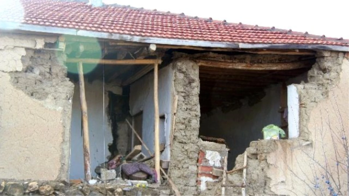CHP İl Başkanı Kiraz, Deprem Bölgesinde İncelemelerde Bulundu