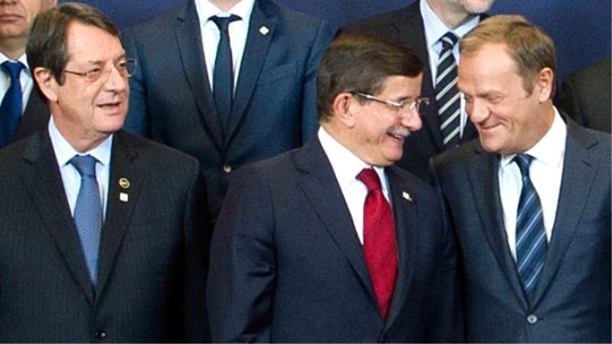 Davutoğlu, AB Aile Fotoğrafında Rum Liderle Yan Yana