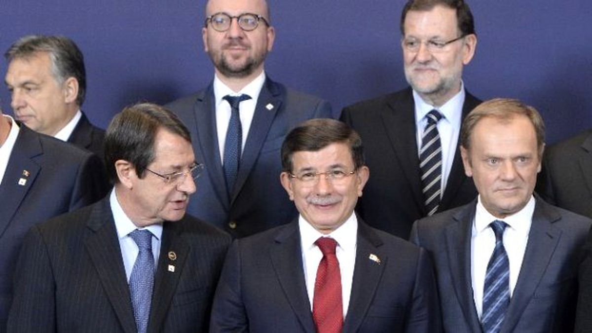 Davutoğlu, AB Liderleriyle Aile Fotoğrafı Çekimine Katıldı