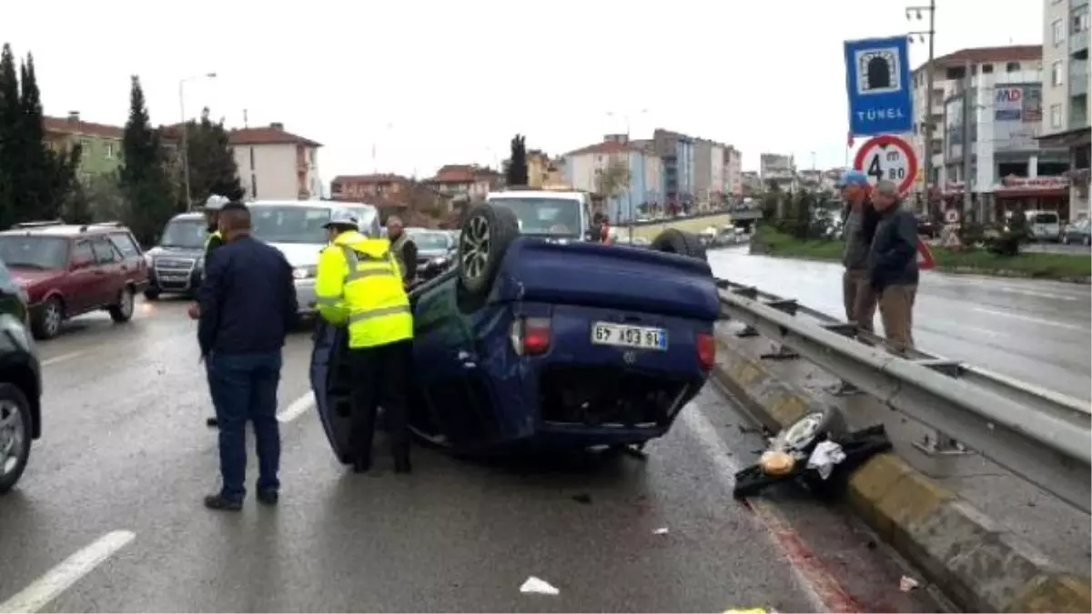 Derince\'de Düğün Yolunda Kaza: 2 Yaralı