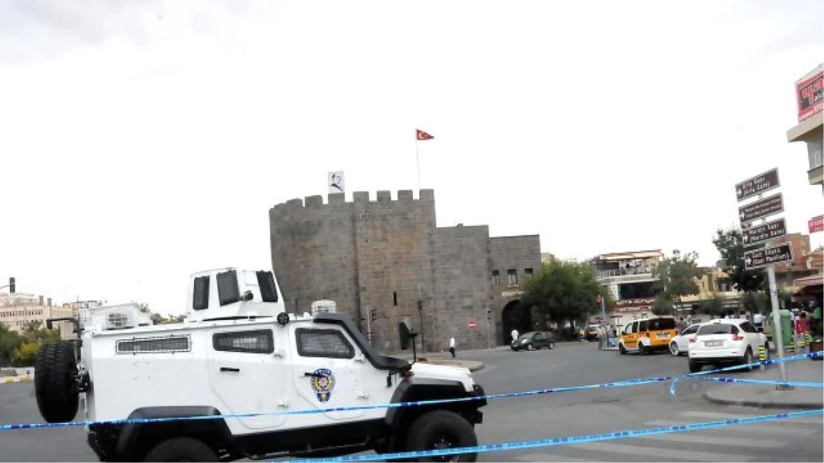 Diyarbakır\'da Polise Silahlı Saldırı: 2 Yaralı