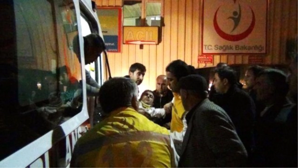 Düzeltme) Erciş\'te Otomobil Takla Attı: 5 Ölü, 6 Yaralı