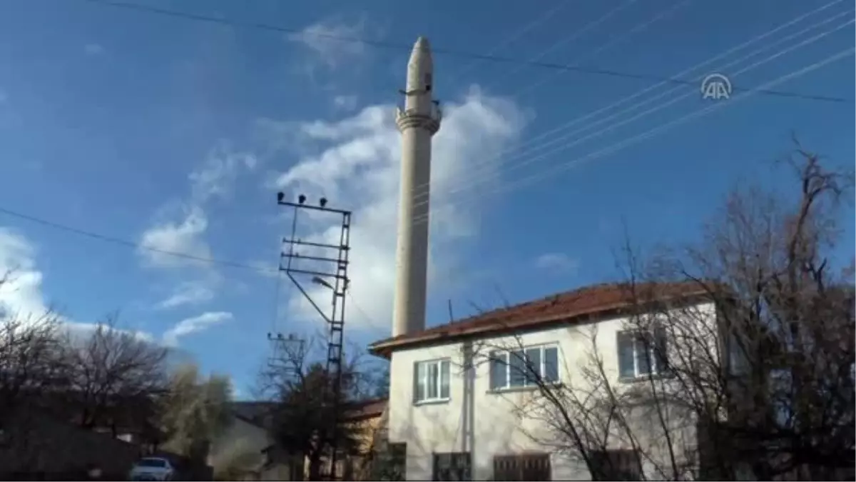 Güzelyurt Camisinin Minaresi Zarar Gördü