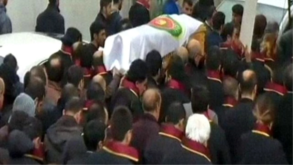 Diyarbakır\'da Öldürülen Tahir Elçi Son Yolculuğuna Uğurlandı