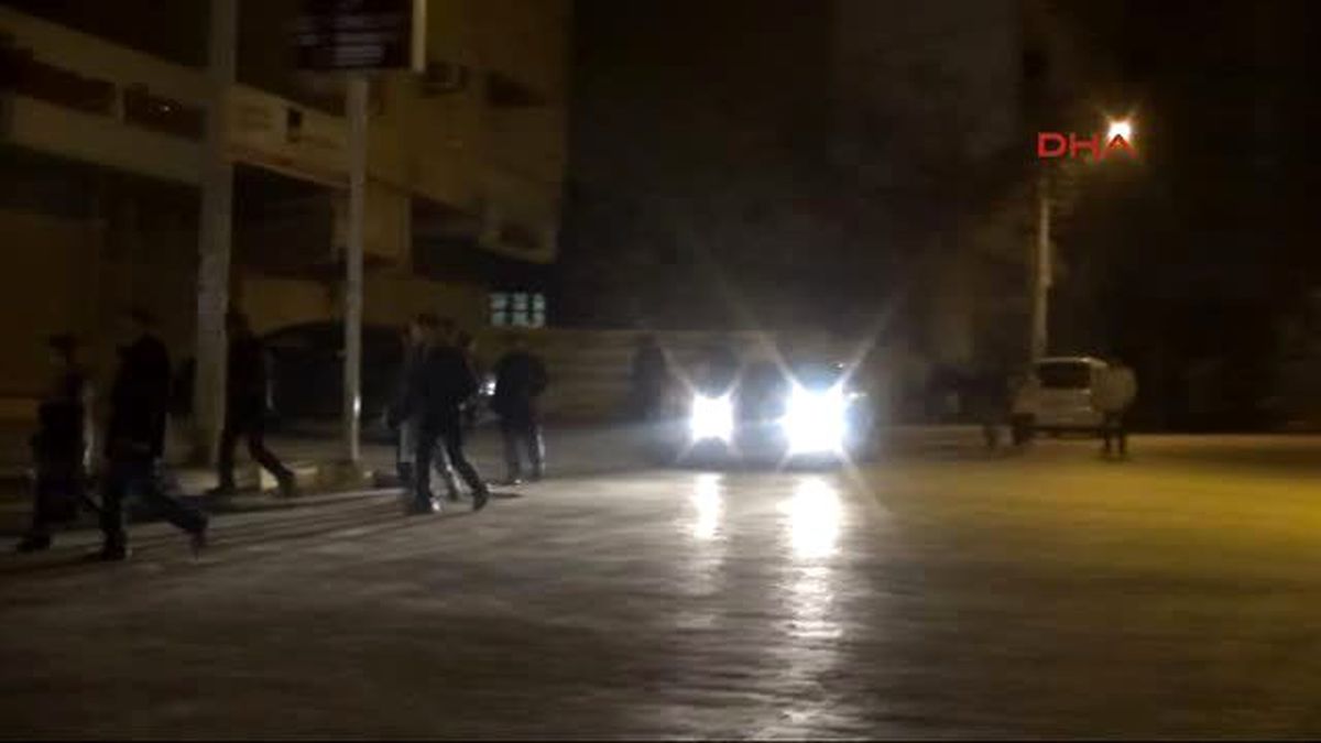 Nusaybin\'de Polis Ablukasındaki 4 Mahalleye Yasak Geldi Halk Göç Etti