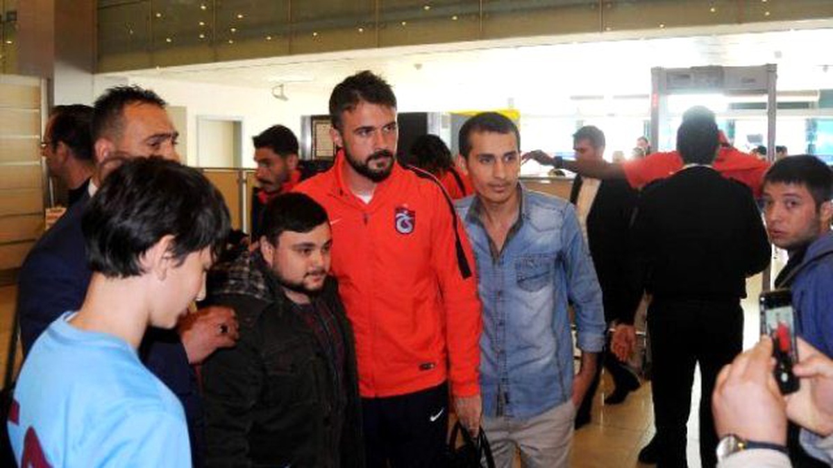 Trabzonspor\'a Havaalanında Yoğun İlgi