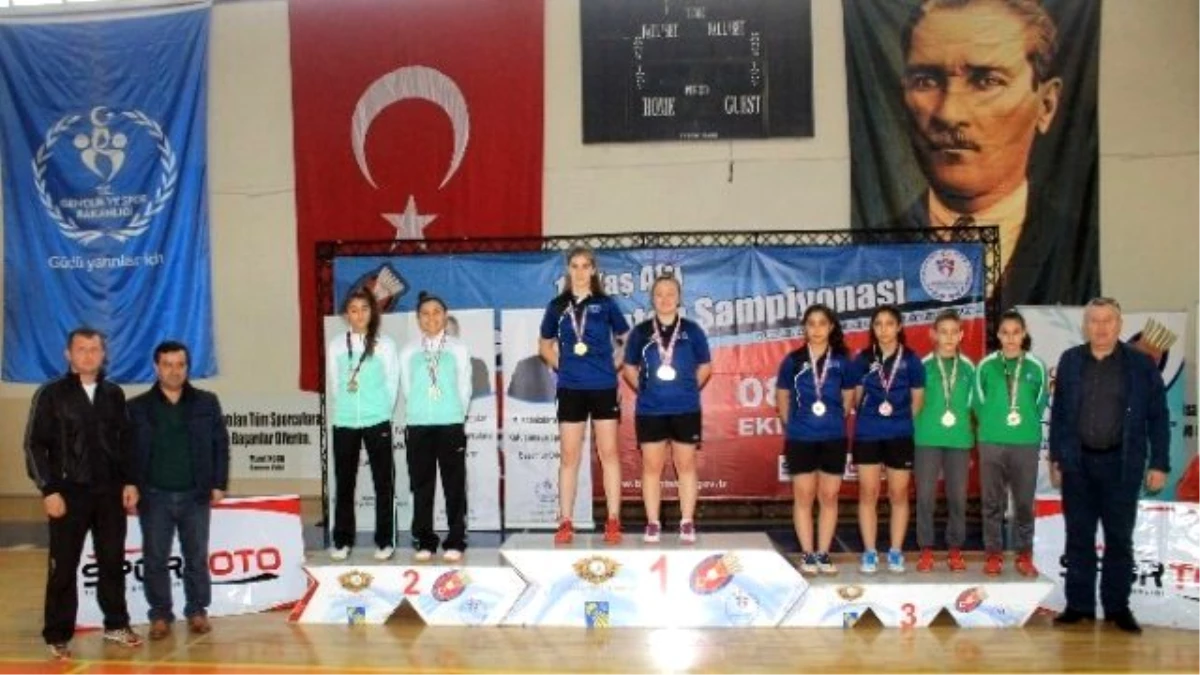 15 Yaş Altı Türkiye Badminton Şampiyonası Karaman\'da Sona Erdi