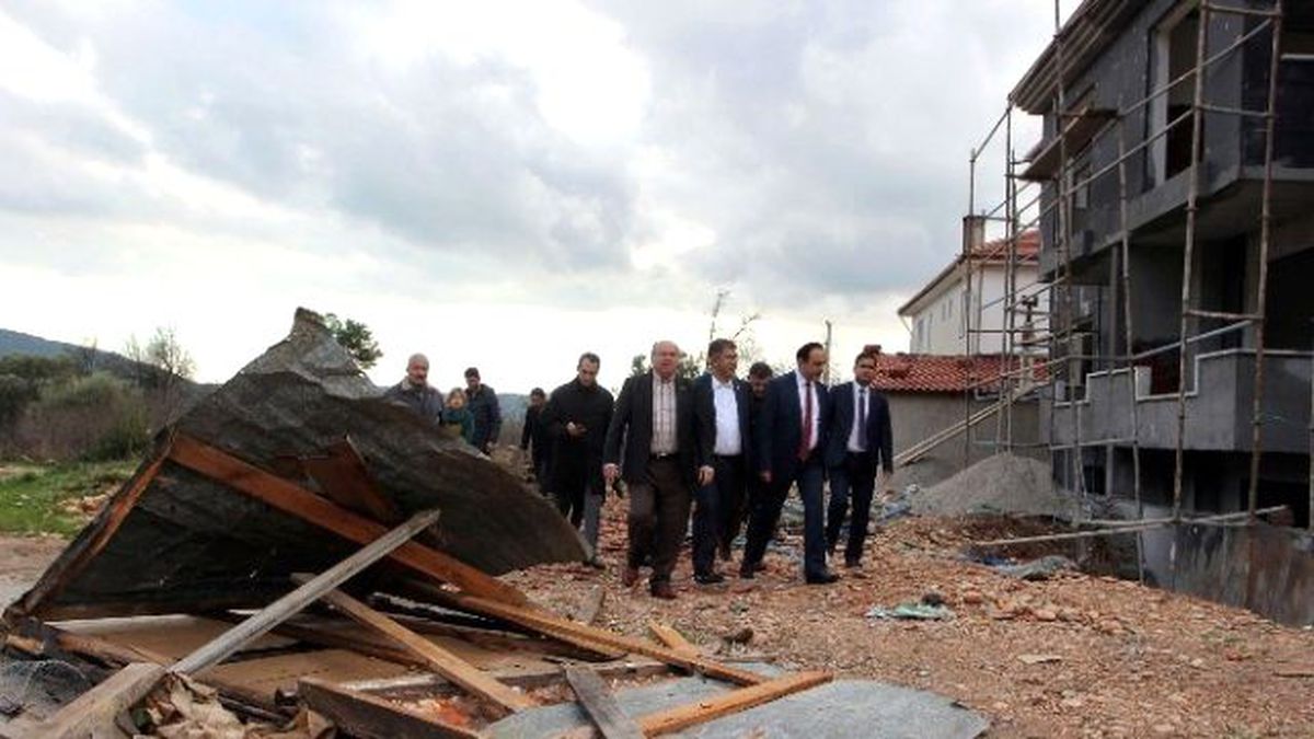 AK Parti\'li Öztürk, Hortumda Zarar Gören Vatandaşları Ziyaret Etti