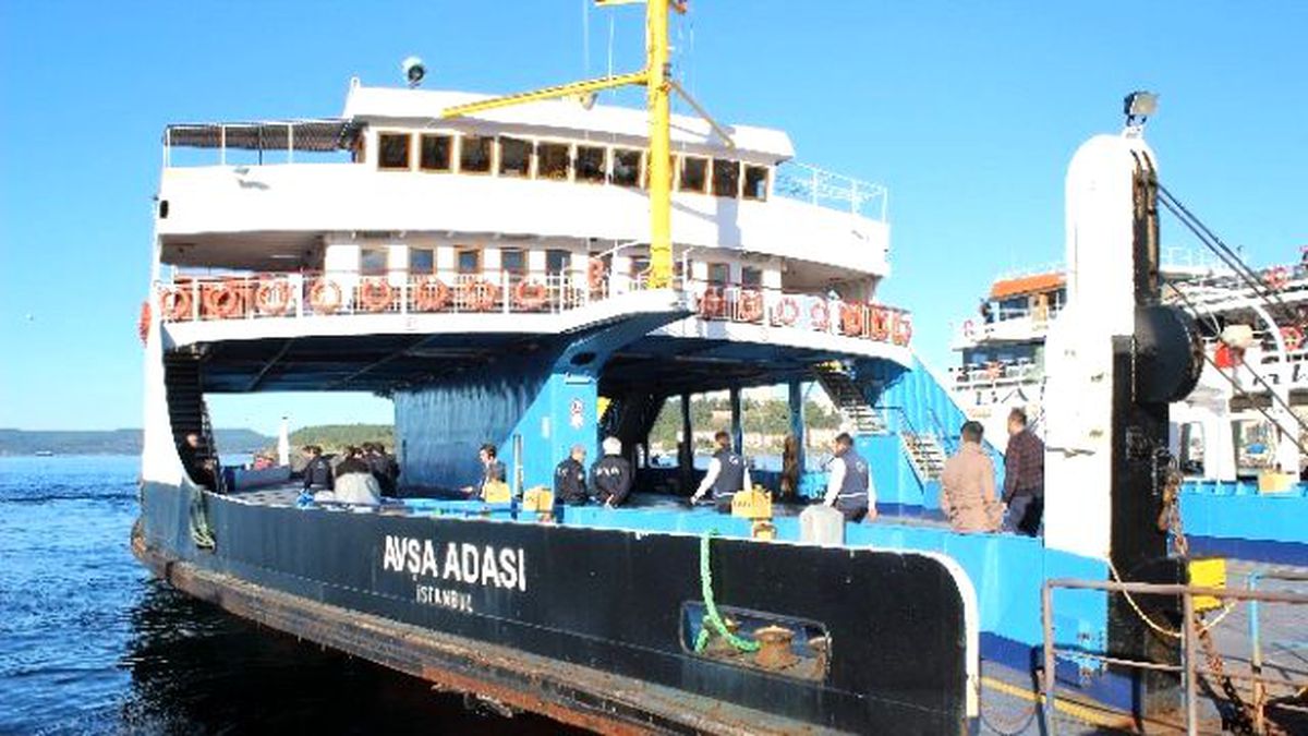 Çanakkale'de Arabalı Vapur İskeleye Çarptı: 13 Yaralı