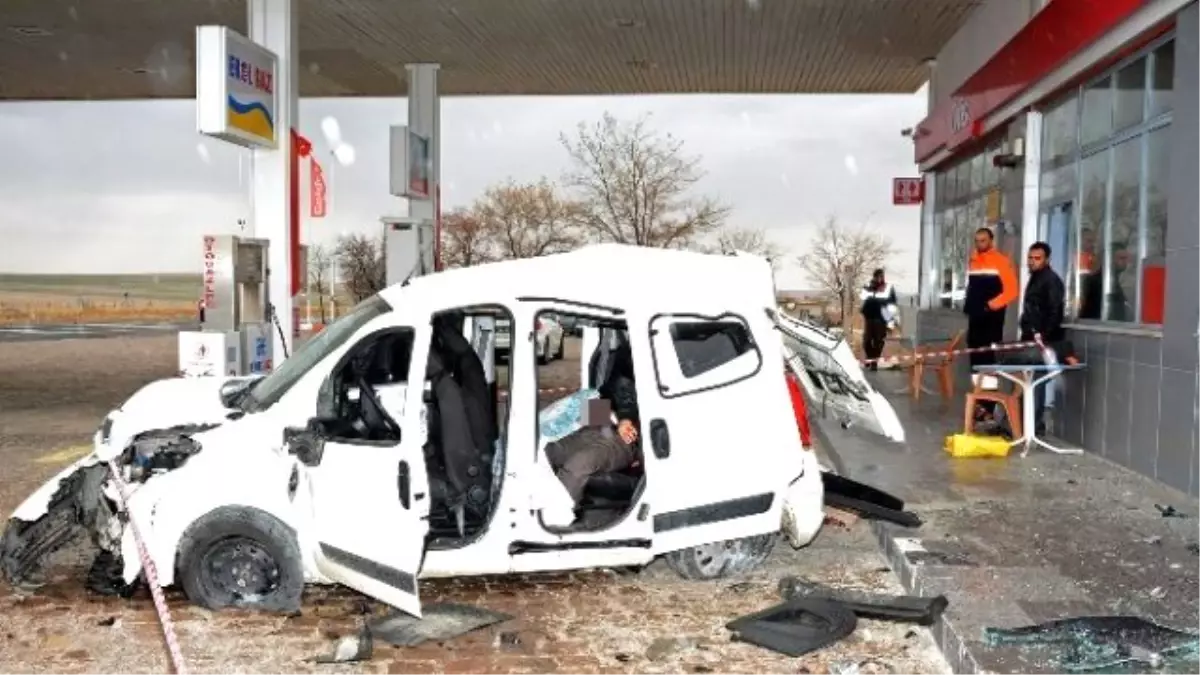 Cezaevinden İzinli Çıkan Mahkumlar Kaza Yaptı: 1 Ölü, 2 Yaralı