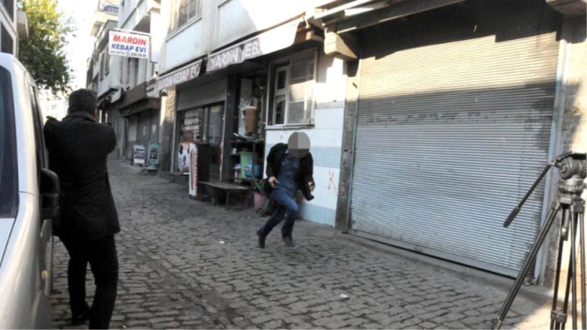 Diyarbakır\'da Teröristle Çatışan Polis: Dikkatim Dağıldı Vuramadım