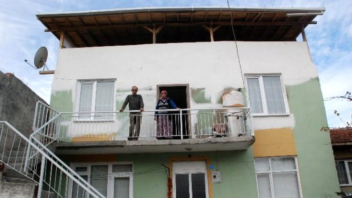 Evleri Yanan Aileye Yardım Eli Uzandı