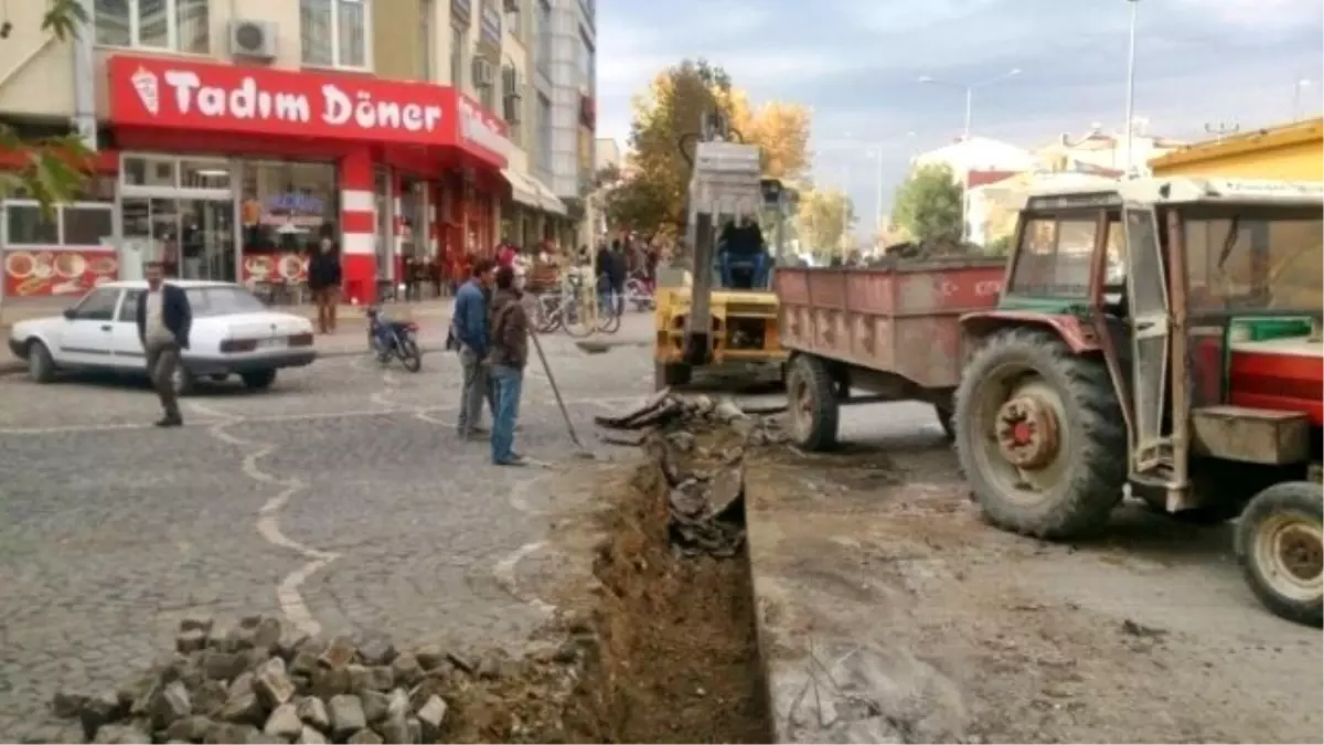 Gölbaşı\'nda Kanalizasyon ve Yağmur Suyu Çalışmaları Devam Ediyor