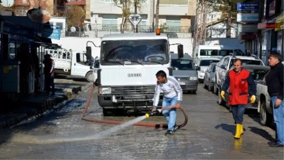 Hakkari Belediyesi Yeni Hizmet Araçları Aldı