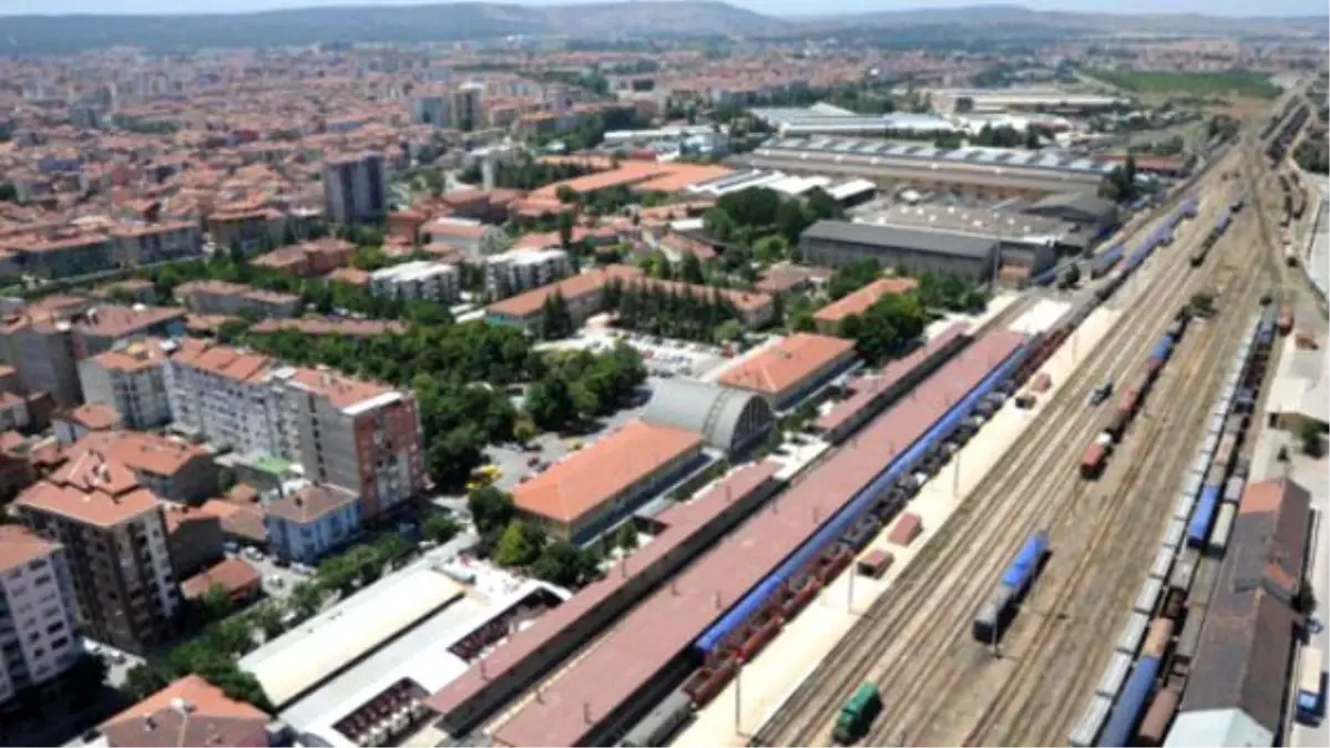 İstanbul\'da Banliyö Hatlarının Hizmete Girmesi Yine Ertelendi