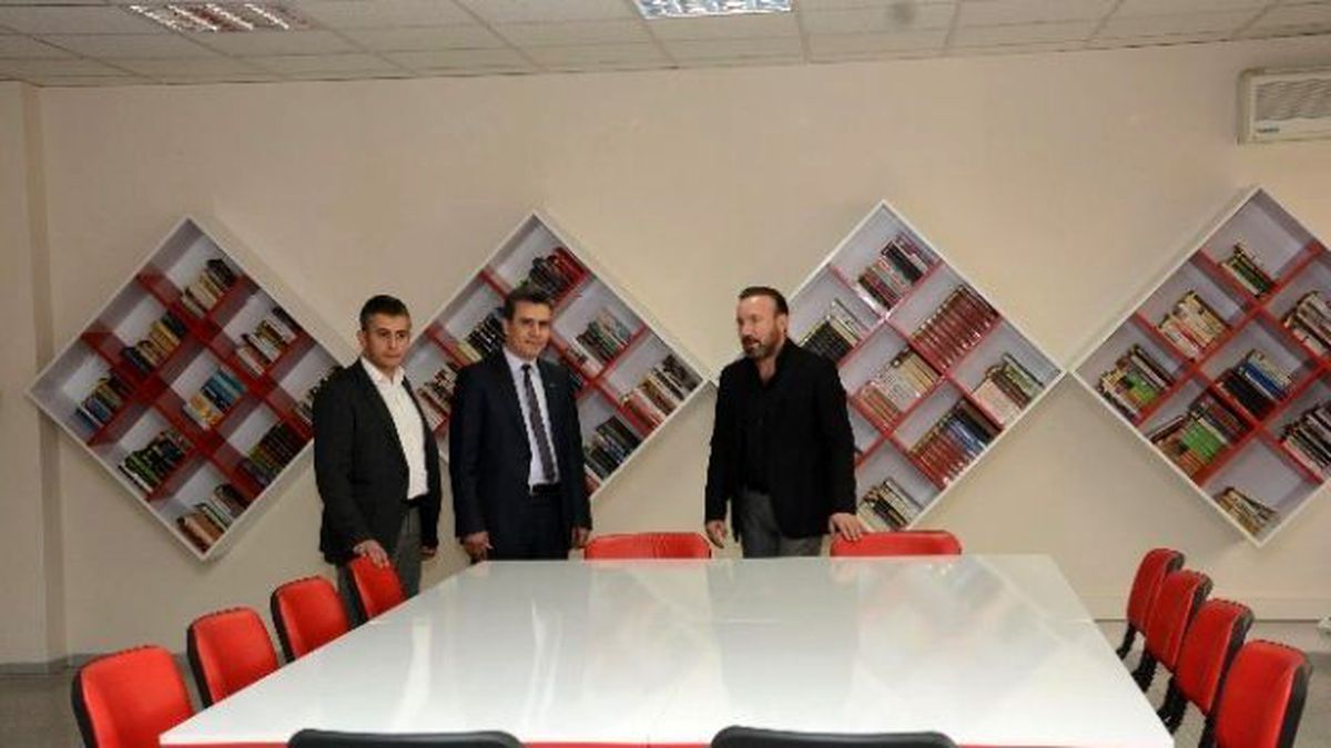 İzmit Belediyesi\'nden Bir Kütüphane de Cahit Elginkan\'a