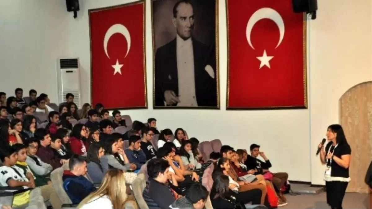 Öğrencilere Üniversiteler Tanıtılıyor