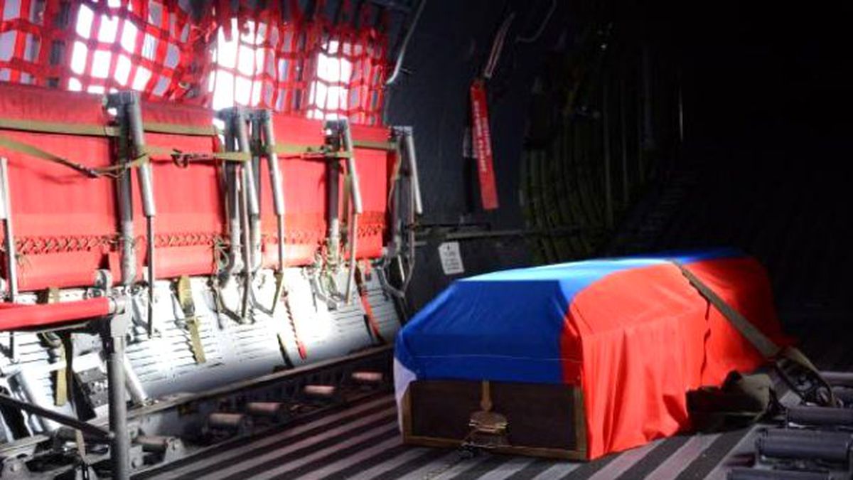 Rus Pilotun Cenazesi, Esenboğa\'dan Askeri Törenle Moskova\'ya Gönderildi