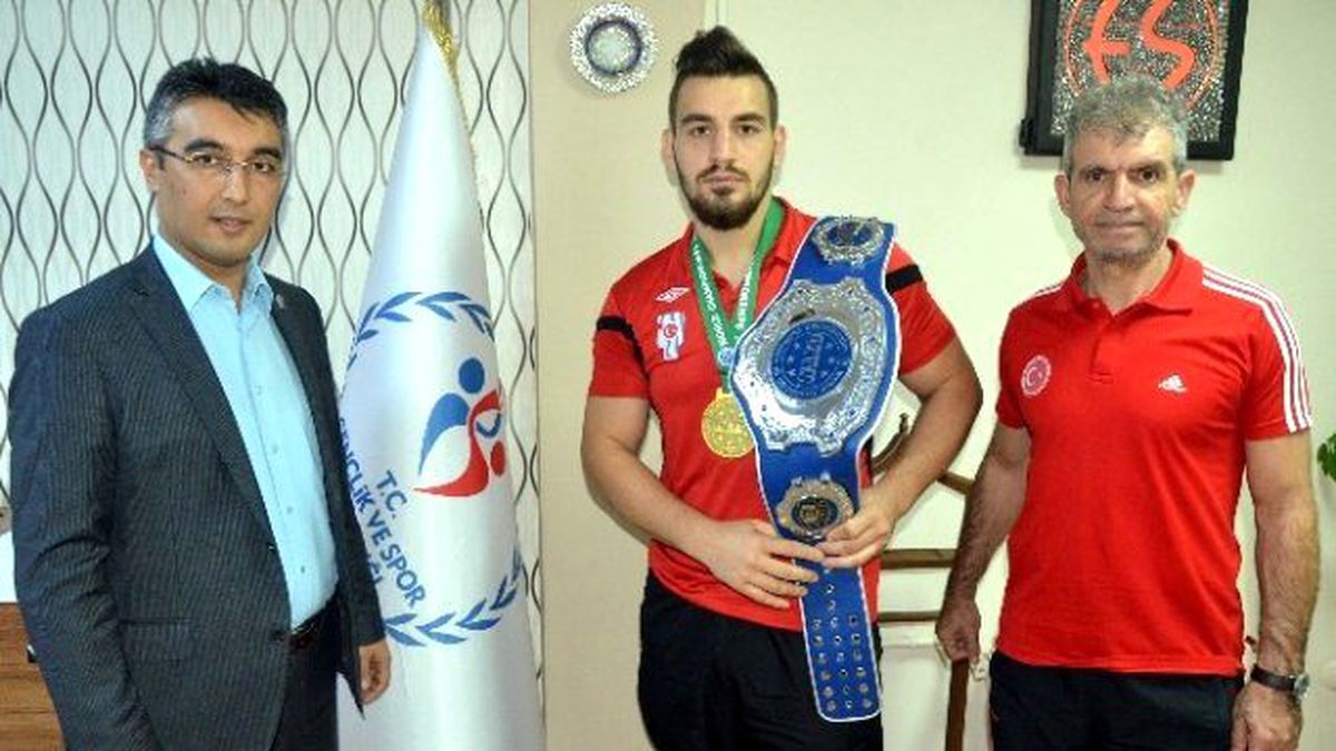 Şampiyon Boksöre Görkemli Karşılama