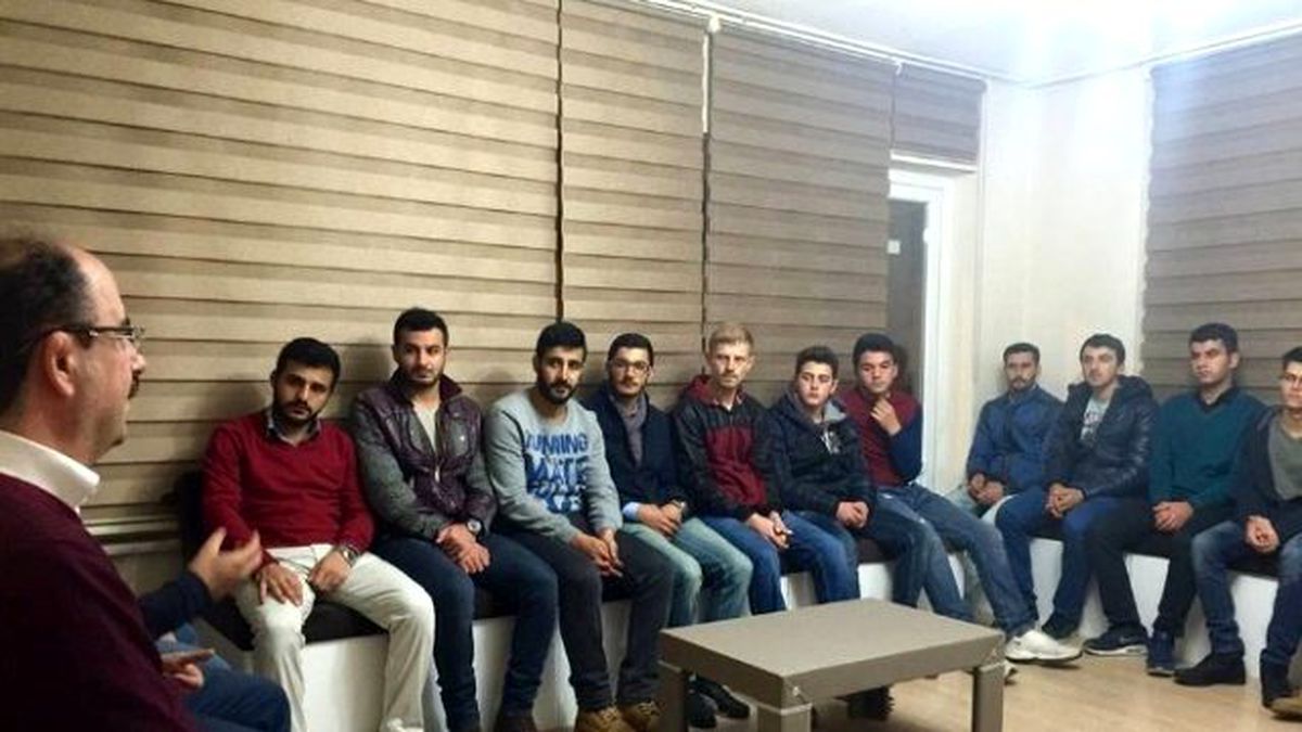 Vakıflar Daire Başkanı Benli Çanakkaleli Gençlerle Buluştu