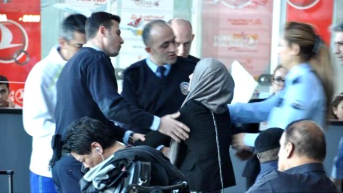 Vizesi Dolduğu İçin Havalimanında Olay Çıkaran Rus Kadın Yolcu, Hastaneye Götürüldü