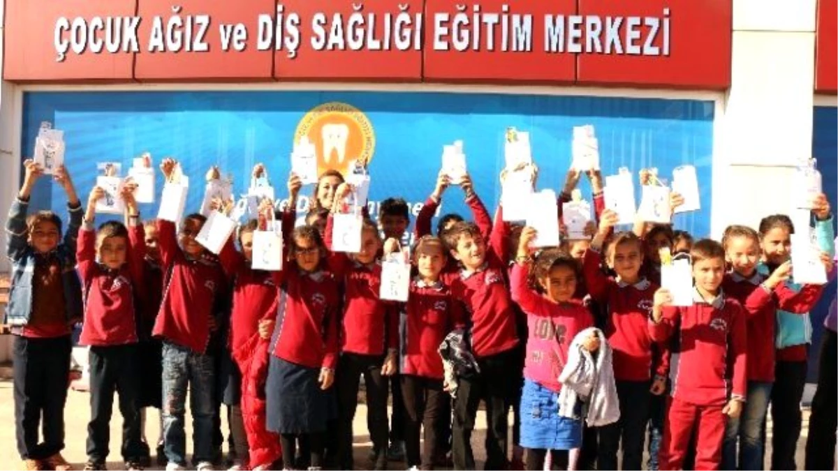65 Bin Minik Öğrenci Ücretsiz Diş Muayenesinden Geçirildi