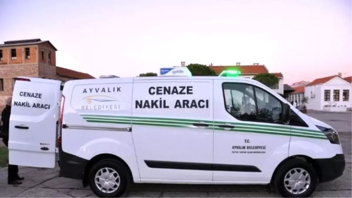 Ayvalık Belediyesi\'nin Soğutuculu Cenaze Nakil Aracı Hizmete Girdi