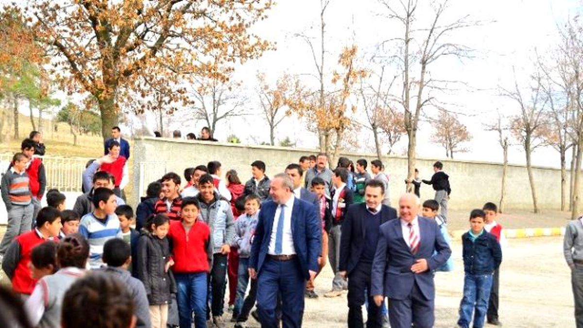 Başkan Şaniner Öğrencileri Sevindirdi