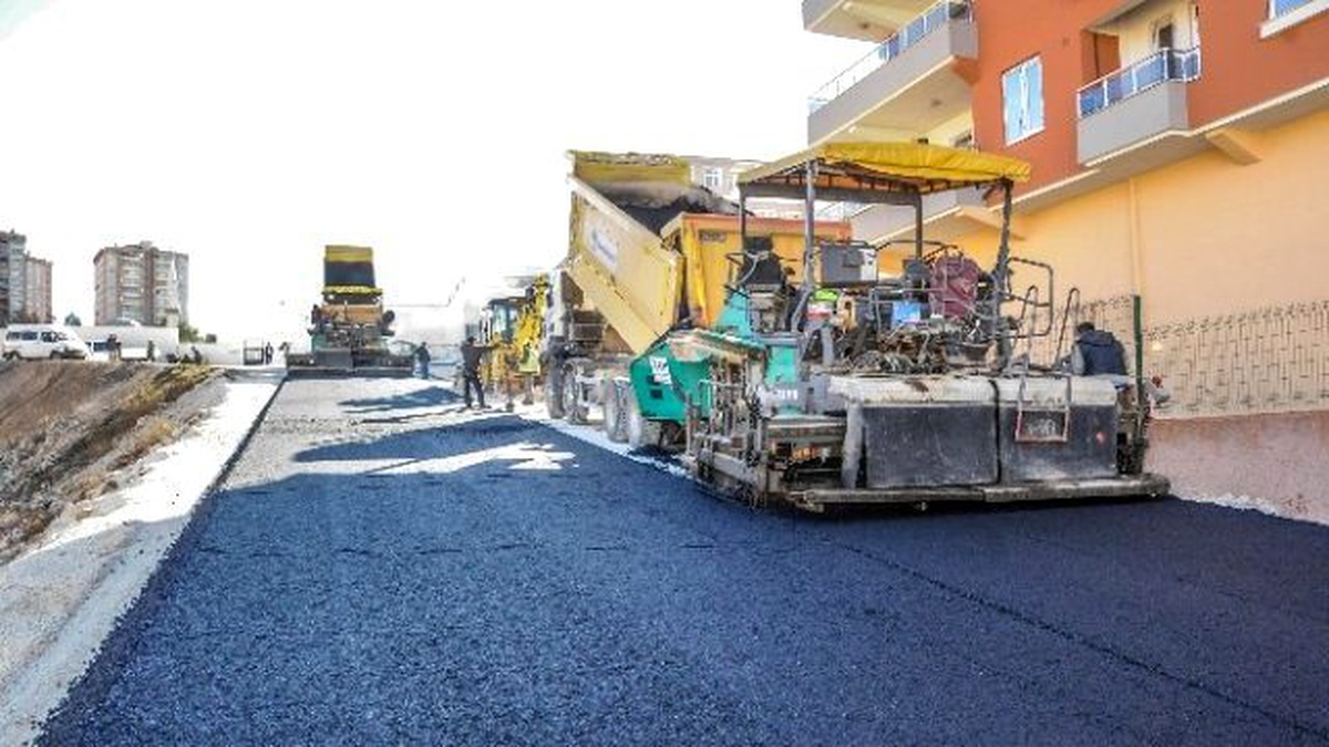 Beykent\'te Açılan Yeni Yollar Asfaltlanıyor
