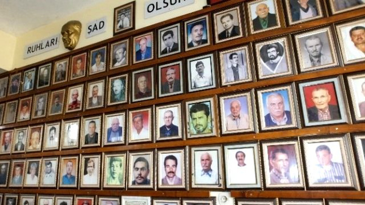 Burhaniye\'de Kahvecinin Fotoğraf Sergisi
