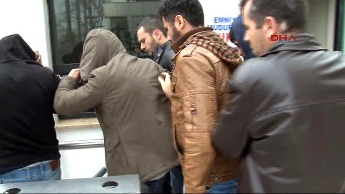 Bursa Çaldığı Şalı Sevgilisine Hediye Etti