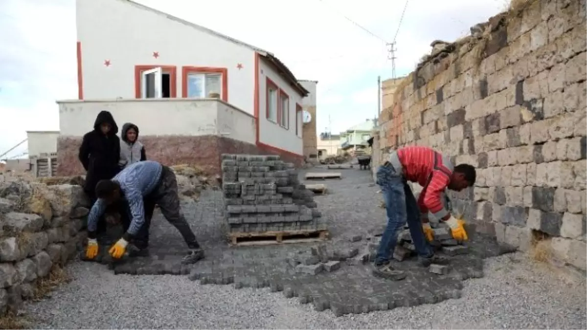 Çatakdere Kilitli Parkeye Doyuyor