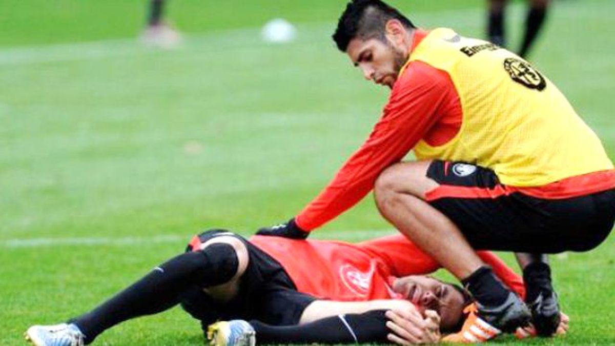 E. Frankfurt'lu Futbolcu Sakatlanınca Helikopterle Hastaneye Kaldırıldı
