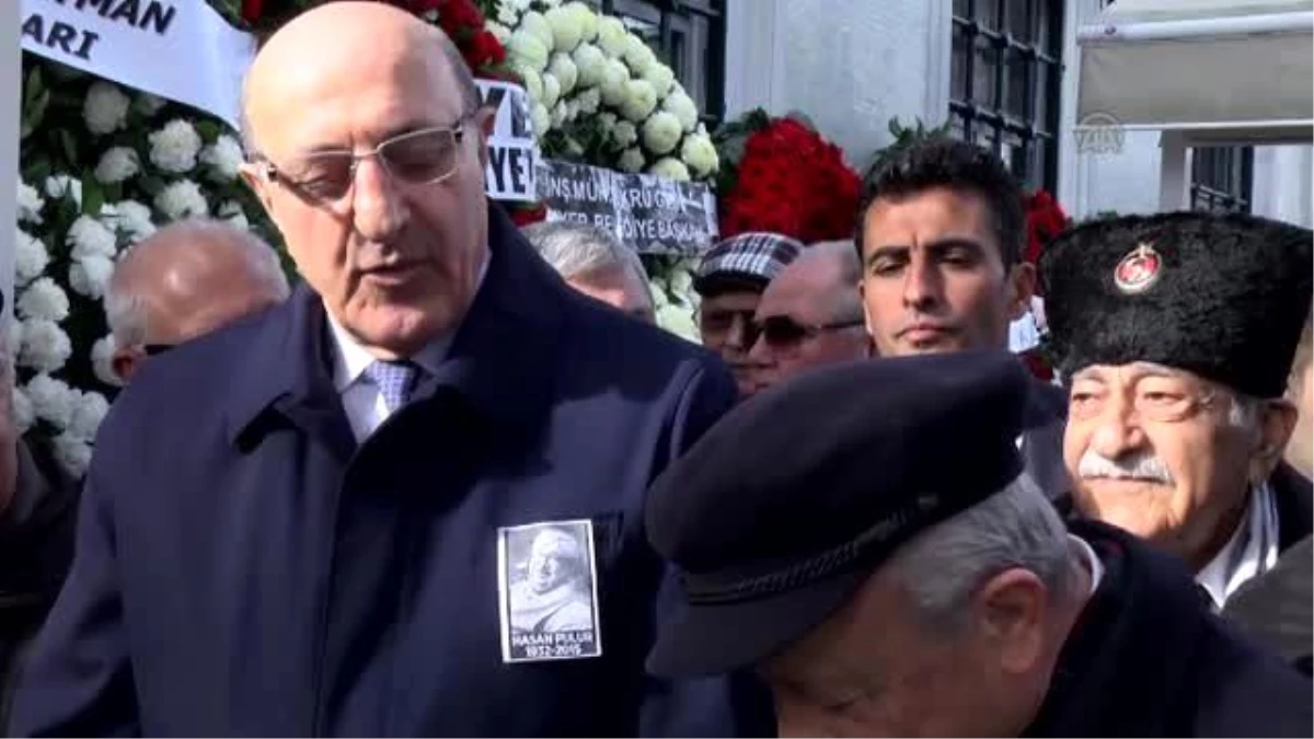 Gazeteci Hasan Pulur\'un Cenazesi Toprağa Verildi