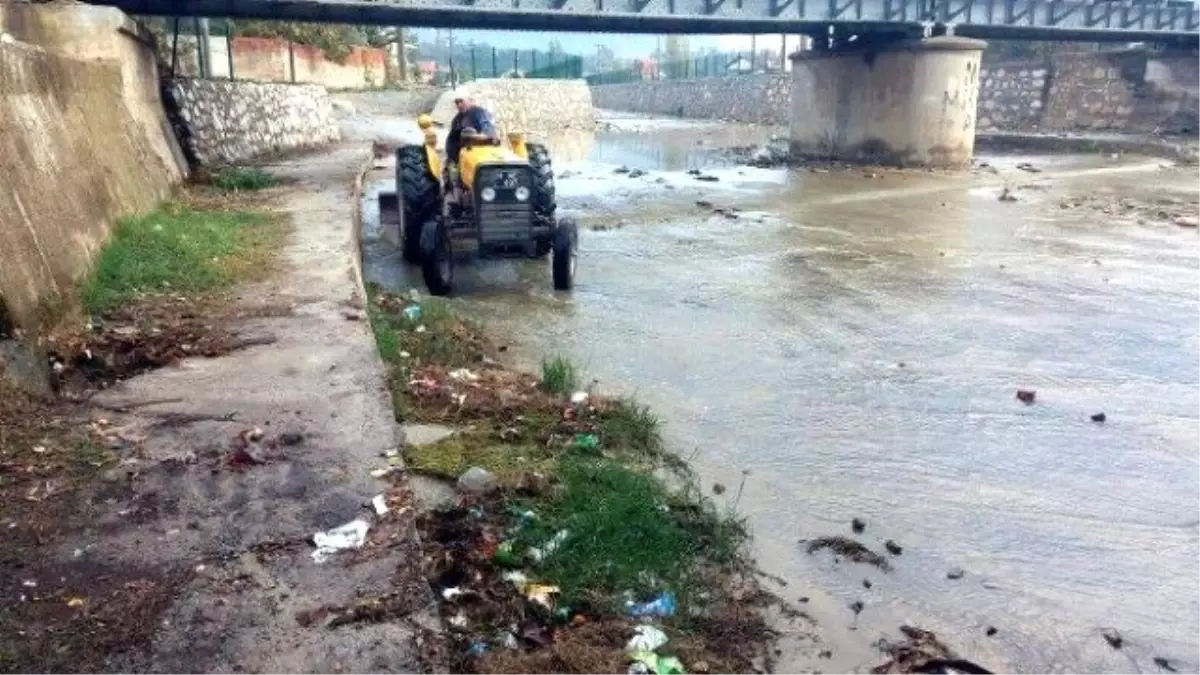 Germencik Belediyesi, İl Çayı\'nı Temizledi